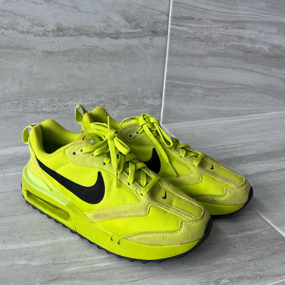 Nike Air Max Dawn (Euro Size 40) Shoes in Atomic Green like new condition